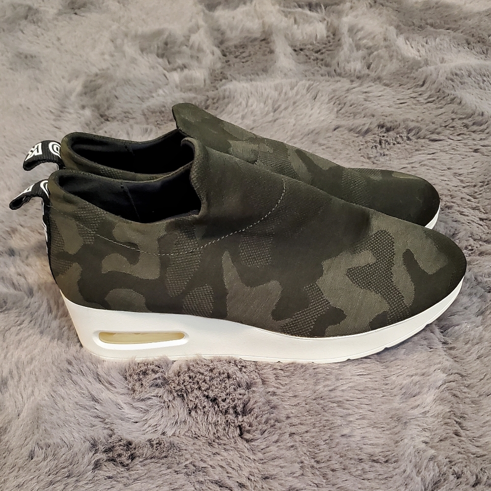 DKNY Angie Slip-on Wedge Sneakers Size 8 Color Green Camouflage